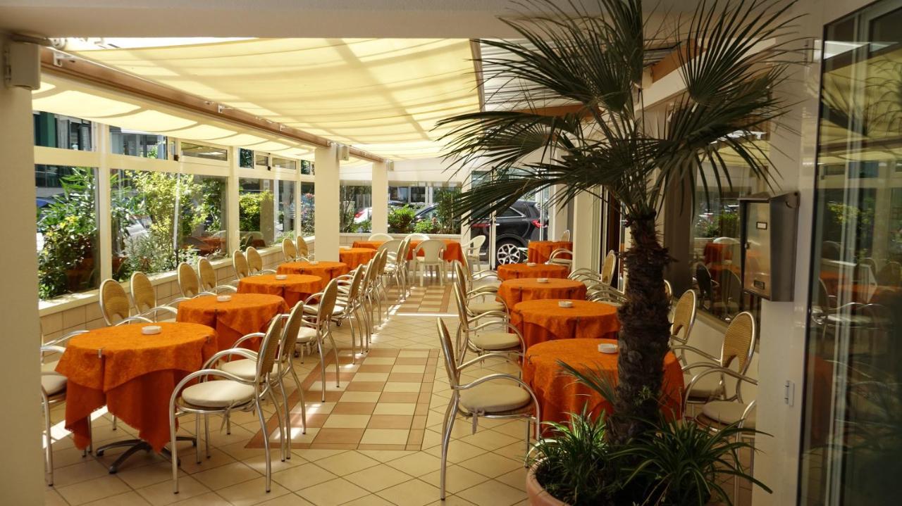 Hotel Record Riccione Zewnętrze zdjęcie