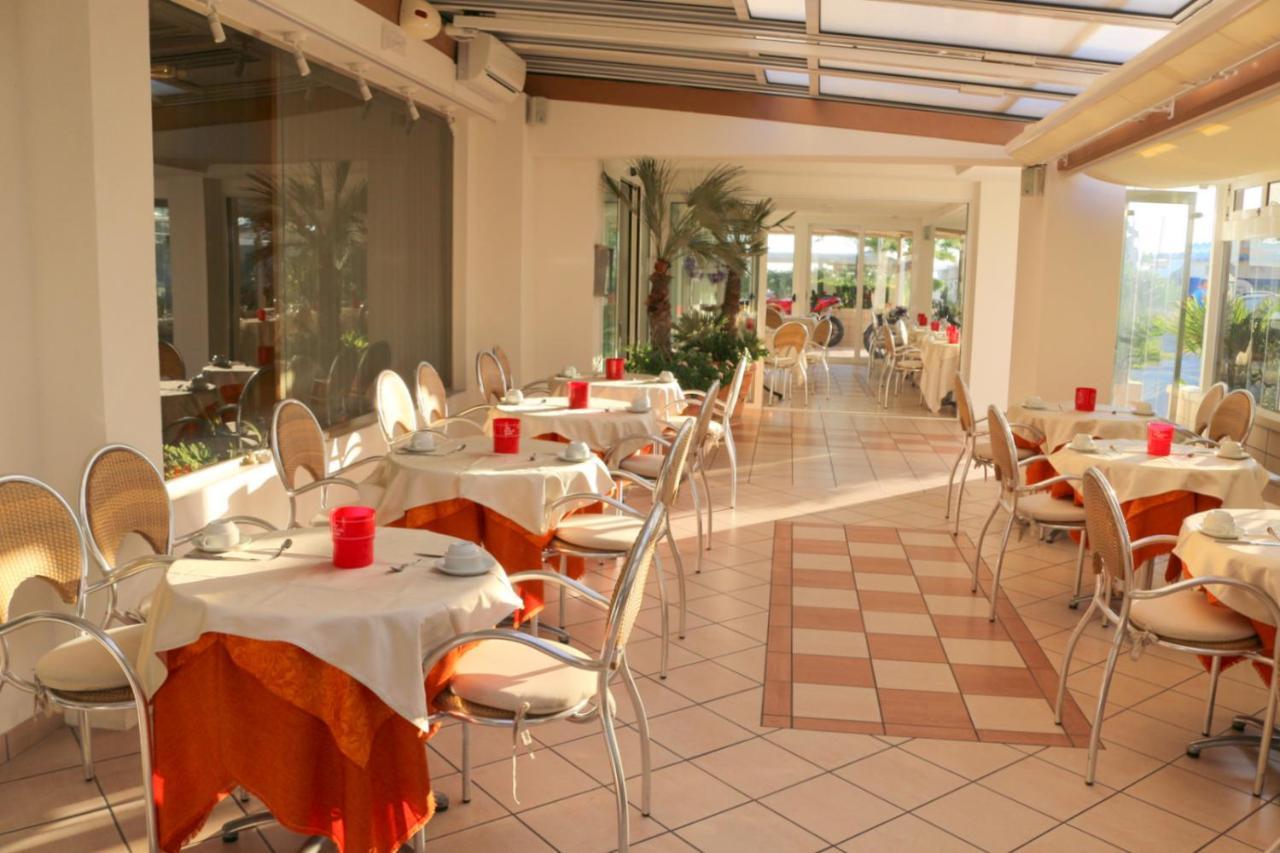 Hotel Record Riccione Zewnętrze zdjęcie